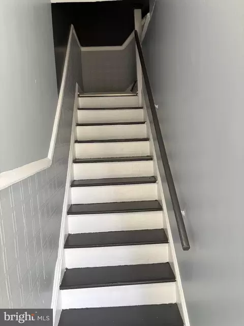 Entry Way - 2456 Keyworth Ave, Baltimore, MD 21215 photo 1 of 5