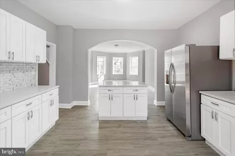 Entry Way - 4516 Mannasota Ave, Baltimore, MD 21206 photo 4 of 12