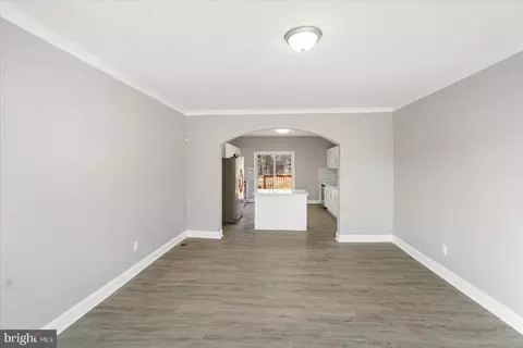 Entry Way - 4516 Mannasota Ave, Baltimore, MD 21206 photo 5 of 12