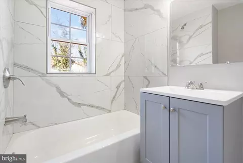 Bath - 4516 Mannasota Ave, Baltimore, MD 21206 photo 2 of 5
