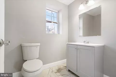 Entry Way - 4516 Mannasota Ave, Baltimore, MD 21206 photo 6 of 12