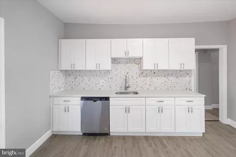 Entry Way - 4516 Mannasota Ave, Baltimore, MD 21206 photo 3 of 12