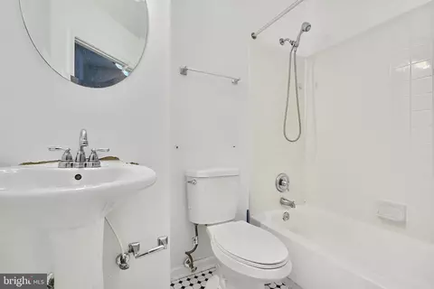 Bath - 4416 Kavon Ave, Baltimore, MD 21206 photo 4 of 4