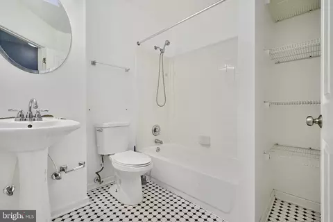 Bath - 4416 Kavon Ave, Baltimore, MD 21206 photo 3 of 4