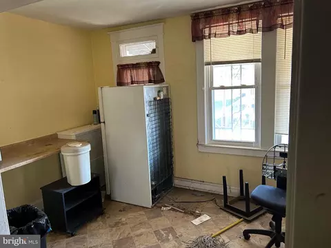 19 Monastery Ave, Baltimore, MD 21229 photo 2