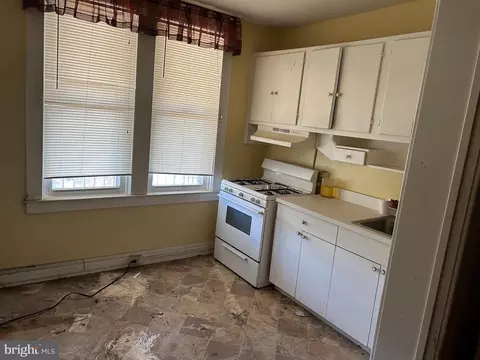 19 Monastery Ave, Baltimore, MD 21229 photo 3