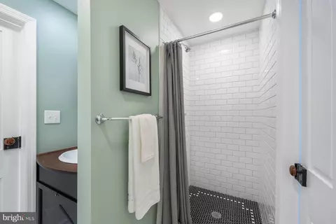 Bath - 3425 Hickory Ave, Baltimore, MD 21211 photo 3 of 4