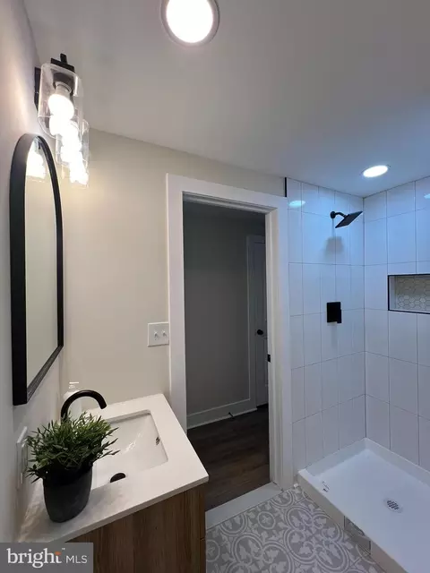 Bath - 959 Ellicott Dr, Baltimore, MD 21216 photo 3 of 3