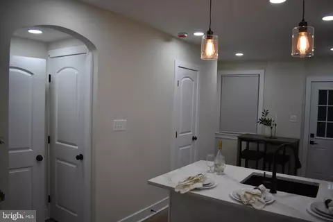 Entry Way - 959 Ellicott Dr, Baltimore, MD 21216 photo 4 of 7