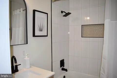 Bath - 959 Ellicott Dr, Baltimore, MD 21216 photo 1 of 3