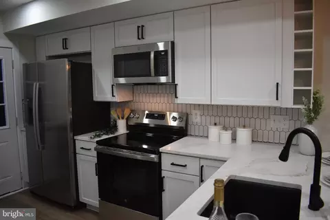 Kitchen - 959 Ellicott Dr, Baltimore, MD 21216 photo 5 of 5