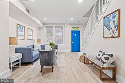 Entry Way - 111 N Monastery Ave, Baltimore, MD 21229 photo 4 of 6