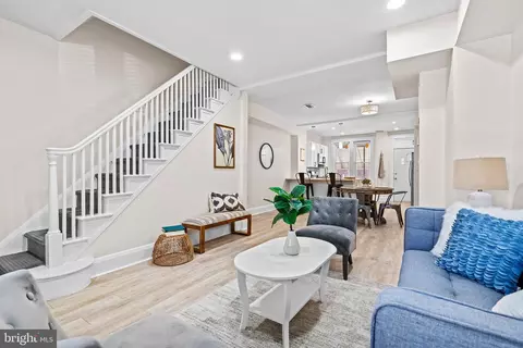 Entry Way - 111 N Monastery Ave, Baltimore, MD 21229 photo 5 of 6