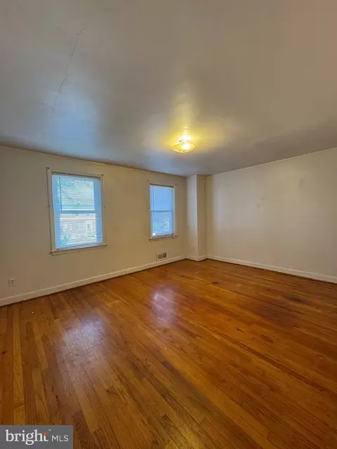 Living - 4421 Eldone Rd, Baltimore, MD 21229 photo 2 of 4