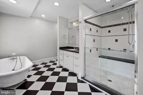 Bath - 104 S Gilmor St, Baltimore, MD 21223 photo 4 of 5