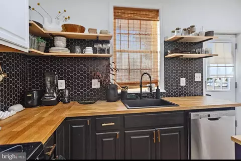Kitchen - 400 Oldham St, Baltimore, MD 21224 photo 1 of 2