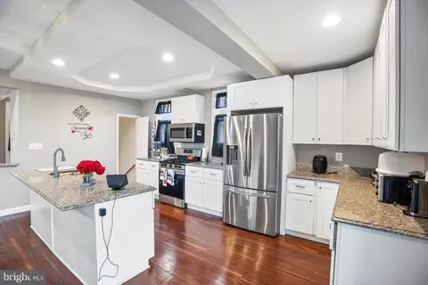 Entry Way - 3014 Wayne Ave, Baltimore, MD 21207 photo 2 of 4