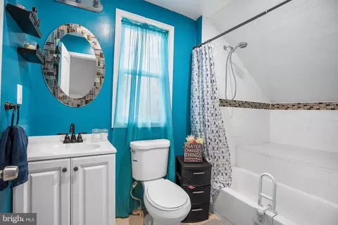 Bath - 3014 Wayne Ave, Baltimore, MD 21207 photo 1 of 2