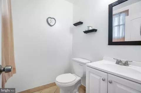 Entry Way - 3014 Wayne Ave, Baltimore, MD 21207 photo 3 of 4