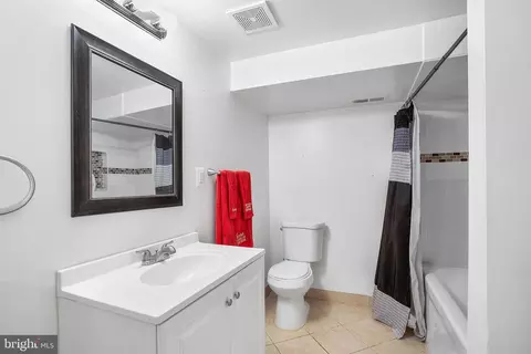 Bath - 3014 Wayne Ave, Baltimore, MD 21207 photo 2 of 2