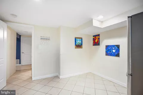 Entry Way - 3014 Wayne Ave, Baltimore, MD 21207 photo 4 of 4