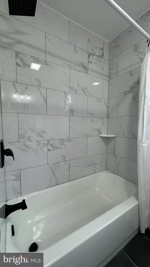 Bath - 4812 Lanier Ave, Baltimore, MD 21215 photo 3 of 7