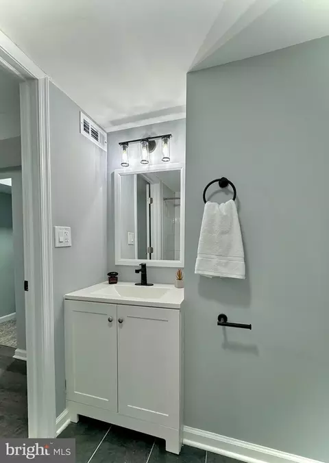 Bath - 4812 Lanier Ave, Baltimore, MD 21215 photo 7 of 7