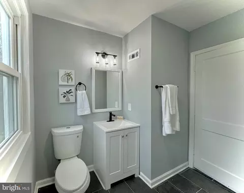 Bath - 4812 Lanier Ave, Baltimore, MD 21215 photo 2 of 7