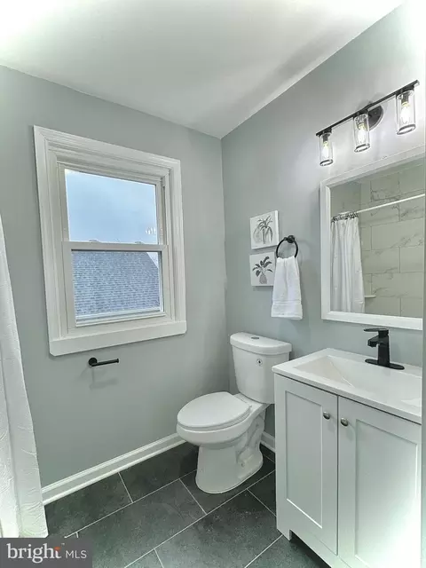 Bath - 4812 Lanier Ave, Baltimore, MD 21215 photo 4 of 7