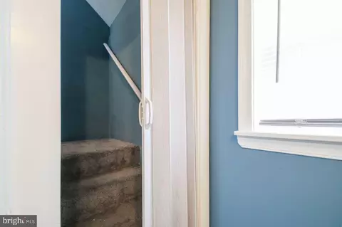 Entry Way - 68 N Monastery Ave, Baltimore, MD 21229 photo 12 of 16