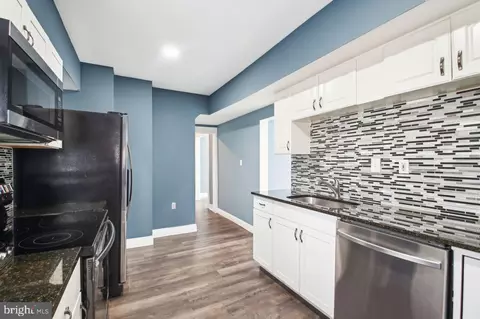 Entry Way - 68 N Monastery Ave, Baltimore, MD 21229 photo 3 of 16