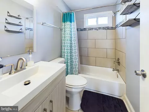 Bath - 3620 Bonview Ave, Baltimore, MD 21213 photo 1 of 3