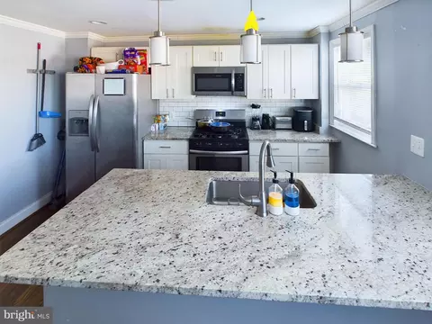 Kitchen - 3620 Bonview Ave, Baltimore, MD 21213 photo 3 of 4