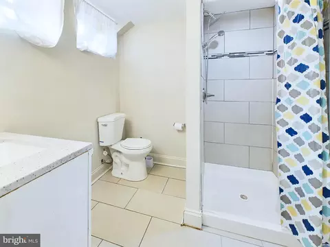 Bath - 3620 Bonview Ave, Baltimore, MD 21213 photo 2 of 3