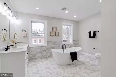 Bath - 1114 Guilford Ave, Baltimore, MD 21202 photo 1 of 4