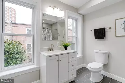 Bath - 1114 Guilford Ave, Baltimore, MD 21202 photo 2 of 4