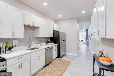 Entry Way - 1114 Guilford Ave, Baltimore, MD 21202 photo 9 of 9
