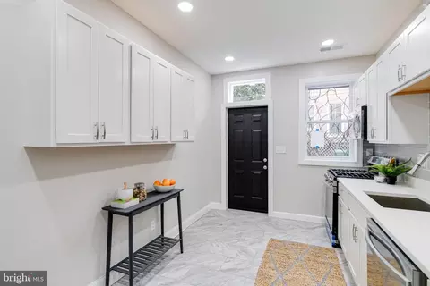 Entry Way - 1114 Guilford Ave, Baltimore, MD 21202 photo 8 of 9