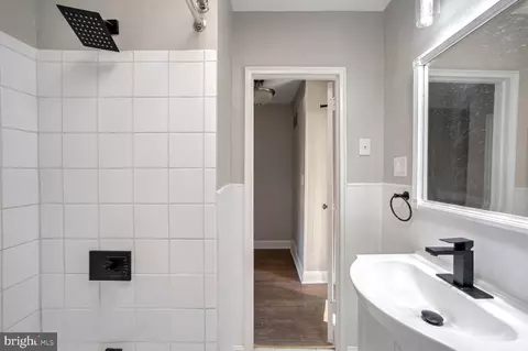 Bath - 2573 Cecil Ave, Baltimore, MD 21218 photo 2 of 3