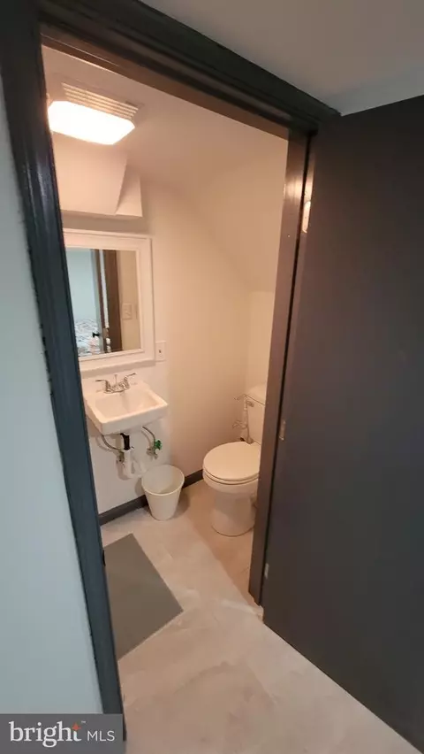Bath - 1116 Gleneagle Rd, Baltimore, MD 21239 photo 2 of 5