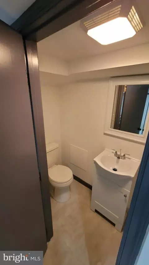 Bath - 1116 Gleneagle Rd, Baltimore, MD 21239 photo 4 of 5