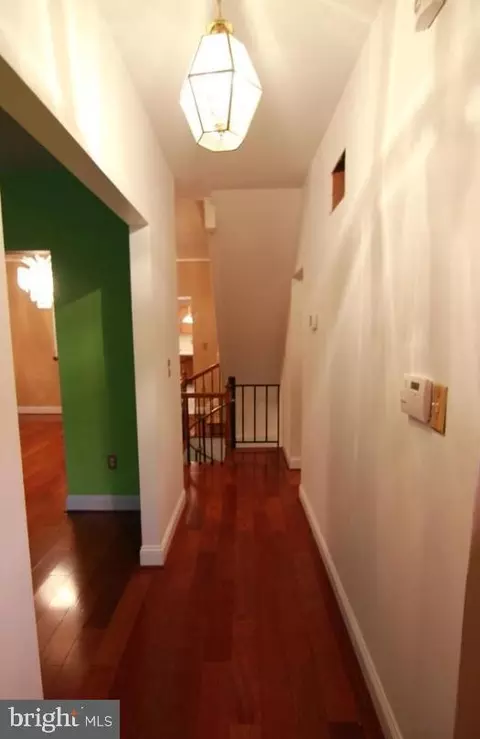 Entry Way - 403 N Bend Rd, Baltimore, MD 21229 photo 1 of 2
