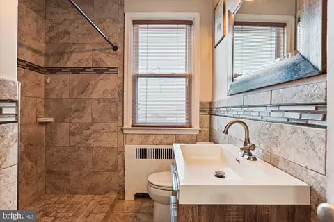 Bath - 1634 Roundhill Rd, Baltimore, MD 21218 photo 1 of 2