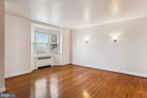 Living - 1634 Roundhill Rd, Baltimore, MD 21218 photo 1 of 2
