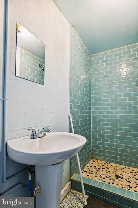 Bath - 1634 Roundhill Rd, Baltimore, MD 21218 photo 2 of 2