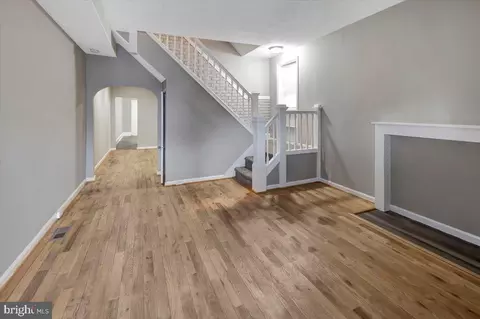 424 S Augusta Ave, Baltimore, MD 21229 photo 3