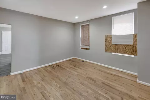 424 S Augusta Ave, Baltimore, MD 21229 photo 4