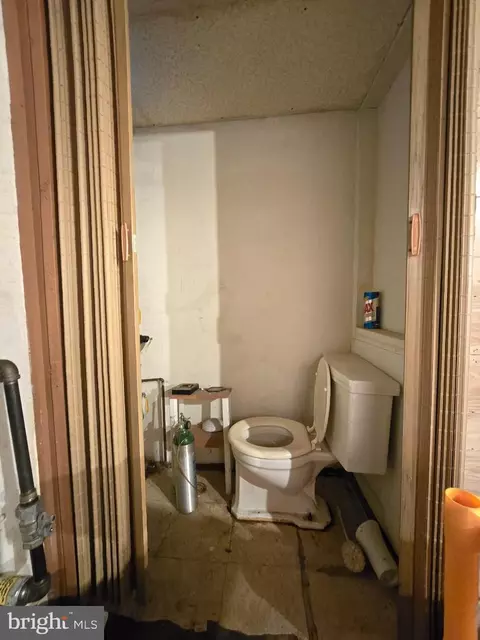 109 Upmanor Rd, Baltimore, MD 21229 photo 10