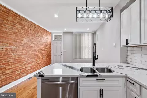 Entry Way - 2235 E Chase St, Baltimore, MD 21213 photo 4 of 9