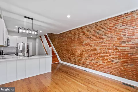 Entry Way - 2235 E Chase St, Baltimore, MD 21213 photo 3 of 9